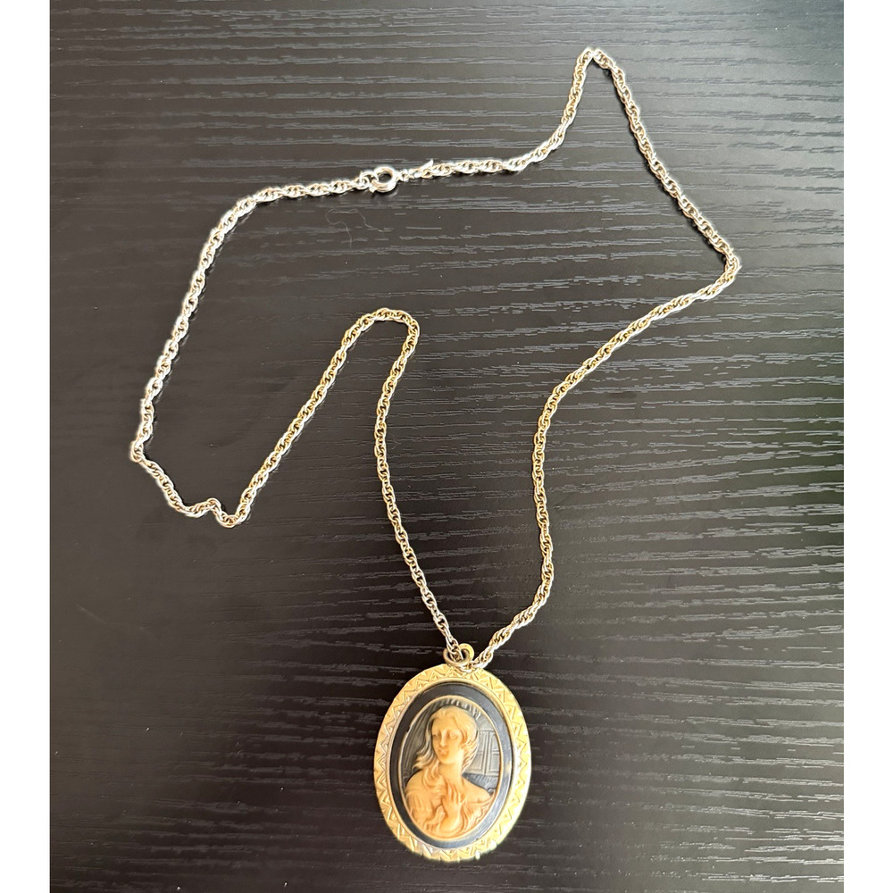 Vintage Cameo Necklace Romantic Lady Portrait Gold Tone Oval Pendant 24”